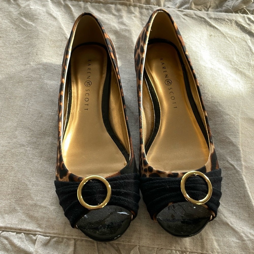 Karen Scott leopard print flats size 71/2